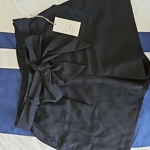 Black shorts with fabric belt, size M brand new.